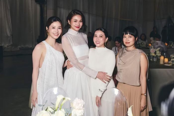 Thanh Hằng hội ngộ các đồng nghiệp như siêu mẫu Lan Khuê, diễn viên Diễm My 9X