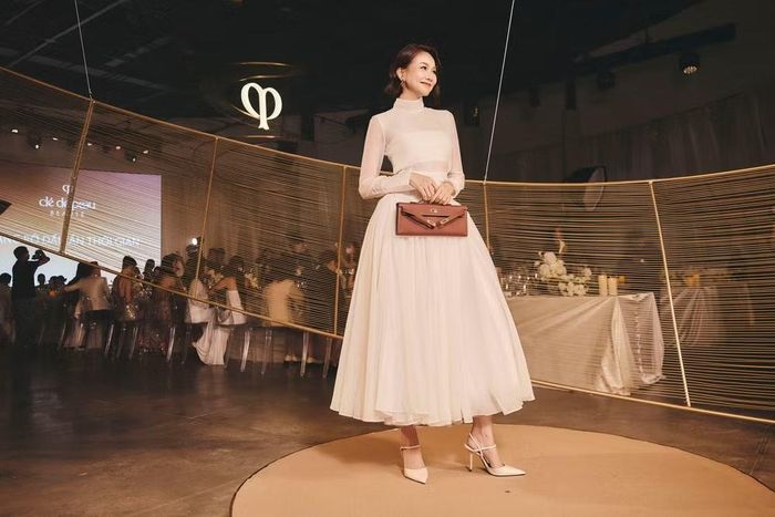 Khi cô vừa xuất hiện ở sự kiện, có khán giả đã thốt lên “Oh my God” để bày tỏ sự ngạc nhiên, thích thú