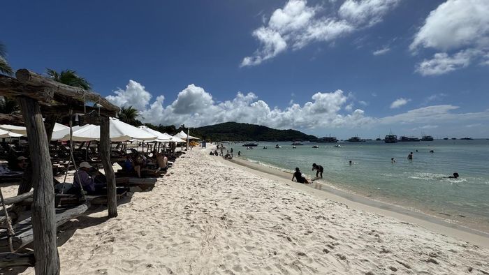 Chuyên trang du lịch nổi tiếng thế giới CN Travel từng bình chọn Bãi Sao (Phú Quốc) là 1 trong 10 bãi biển hoang sơ và yên tĩnh nhất thế giới. Ảnh: Hoàng Thu Phố.