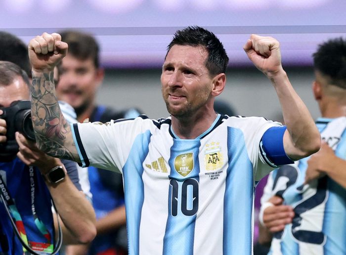  Sau khi trận đấu khép lại, Messi bật khóc vì vui sướng. Trong thời khắc khó khăn nhất, khi Argentina đối diện nguy cơ bị loại, M10 đã lên tiếng đúng lúc. 