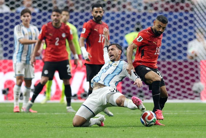  Paredes chơi nỗ lực trước Ai Cập. Ảnh: Reuters. 