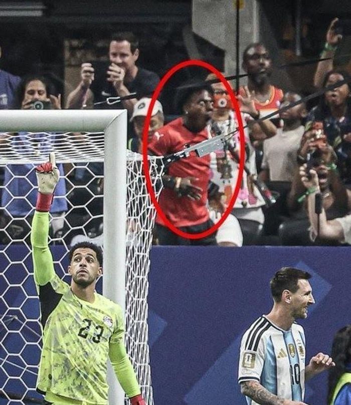  IShowSpeed kinh ngạc khi Messi đá hỏng quả penalty. Ảnh: @Nawaf_STATS/X. 