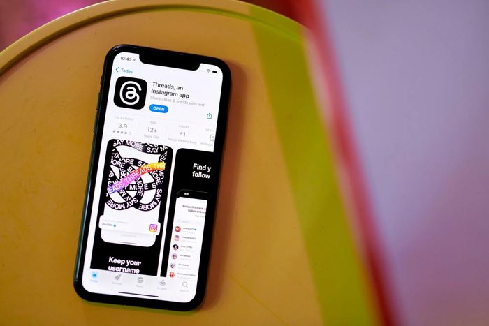 Threads thu hút lượng lớn người dùng nhờ hướng đi khác biệt. Ảnh: Bloomberg.