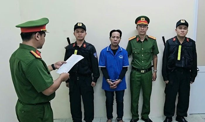 Thạch Kim Thái tại cơ quan công an.