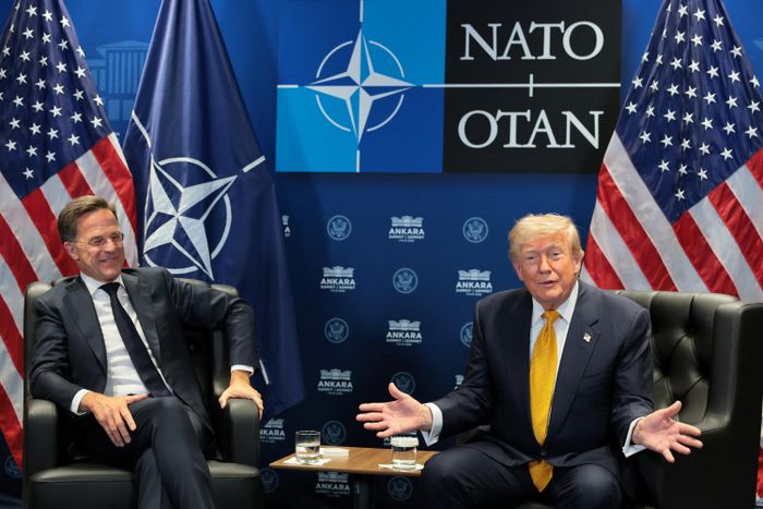  Tổng thống Mỹ Donald Trump và Tổng thư ký NATO Mark Rutte có cuộc gặp song phương bên lề hội nghị thượng đỉnh các nhà lãnh đạo NATO tại Khu phức hợp Tổng thống Bestepe ở Ankara (Thổ Nhĩ Kỳ) ngày 8/7. Ảnh: Reuters. 