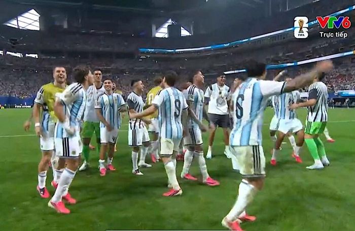 Niềm vui của các cầu thủ Argentina