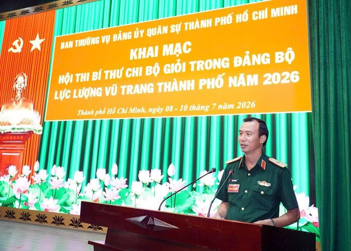 Thiếu tướng Phạm Như Quân, Phó Chính ủy Bộ Tư lệnh TP.HCM phát biểu khai mạc Hội thi Bí thư chi bộ giỏi năm 2026