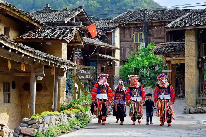 Hoạt động góp phần xây dựng xã Lũng Cú ngày càng văn minh, hiện đại, tạo ấn tượng tốt đẹp với du khách