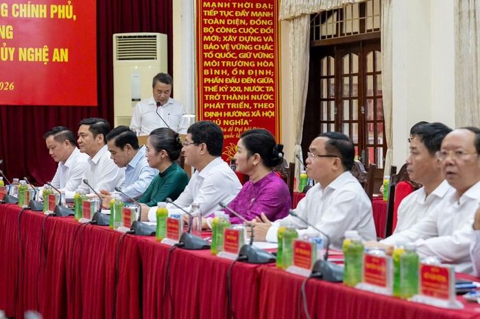 Các đại biểu tham dự buổi làm việc