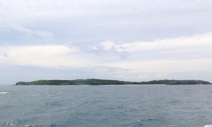 Đảo Hòn Tranh cách đặc khu Phú Quý (Lâm Đồng) khoảng 1,5km với nét hoang sơ, biển đẹp và sạch là điều kiện thuận lợi hướng đến mục tiêu trở thành điểm đến tiêu biểu về du lịch xanh. Ảnh: Nguyễn Thanh - TTXVN