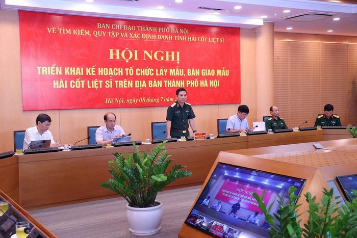 Thiếu tướng Nguyễn Khắc Nhân, Phó Chính ủy Bộ Tư lệnh Thủ đô Hà Nội, Phó trưởng Ban Chỉ đạo Thành phố phát biểu. Ảnh: Văn Điệp - TTXVN