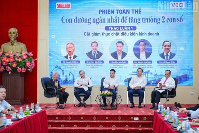 Hội thảo "Tăng trưởng 2 con số - Động lực từ doanh nghiệp" - Ảnh: VGP