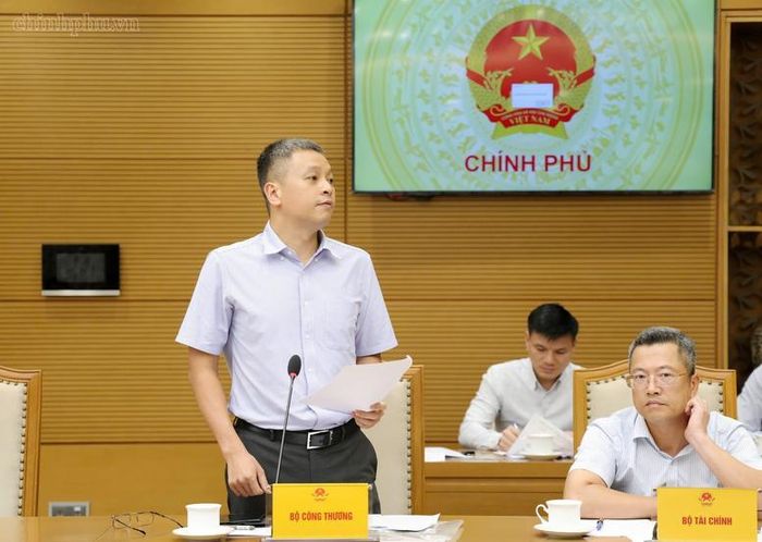 Đại diện các bộ, ngành phát biểu tại cuộc họp - Ảnh: VGP/Gia Huy