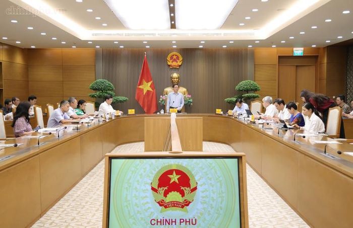 Phó Thủ tướng thống nhất thực hiện trình tự, thủ tục rút gọn để sửa đổi Nghị định số 38/2026/NĐ-CP, phấn đấu hoàn thành việc sửa đổi toàn diện trong tháng 9/2026 - Ảnh: VGP/Gia Huy