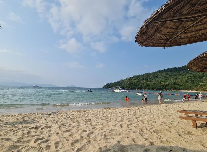 Các bãi biển Đà Nẵng luôn sạch đẹp trong những ngày Hè sôi động - Ảnh: VGP/NA