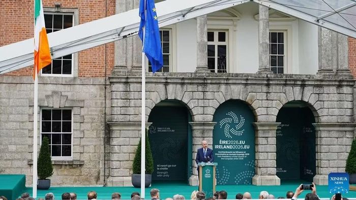 Thủ tướng Ireland Micheal Martin phát biểu tại lễ khai mạc nhiệm kỳ Chủ tịch Hội đồng Liên minh châu Âu (EU) của Ireland tại Dublin, Ireland, ngày 1/7/2026. (Ảnh: Xinhua/Zhao Jiasong)
