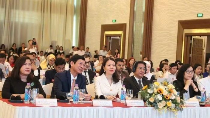 Các đại biểu tham dự hội nghị.