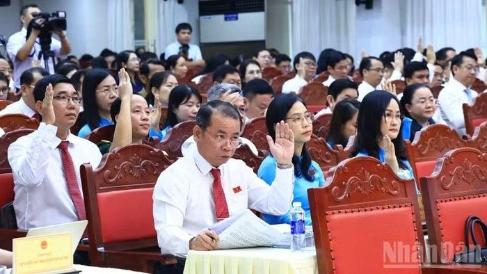 Các đại biểu tham gia kỳ họp.