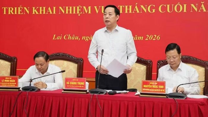 Chủ tịch Ủy ban nhân dân tỉnh Lai Châu phát biểu ý kiến tại hội nghị sơ kết 6 tháng đầu năm 2026.