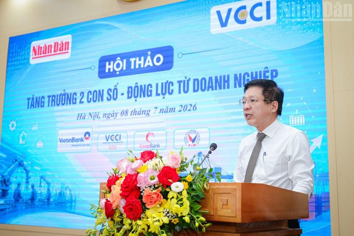 Đồng chí Hồ Sỹ Hùng, Chủ tịch Liên đoàn Thương mại và Công nghiệp Việt Nam phát biểu tại hội thảo.