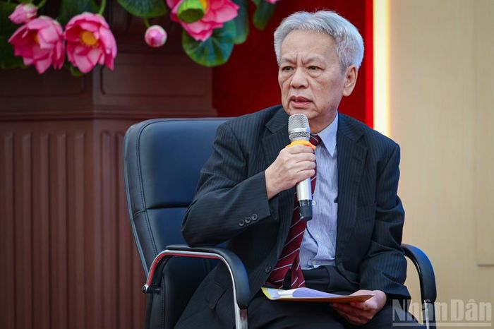 Tiến sĩ Nguyễn Sĩ Dũng