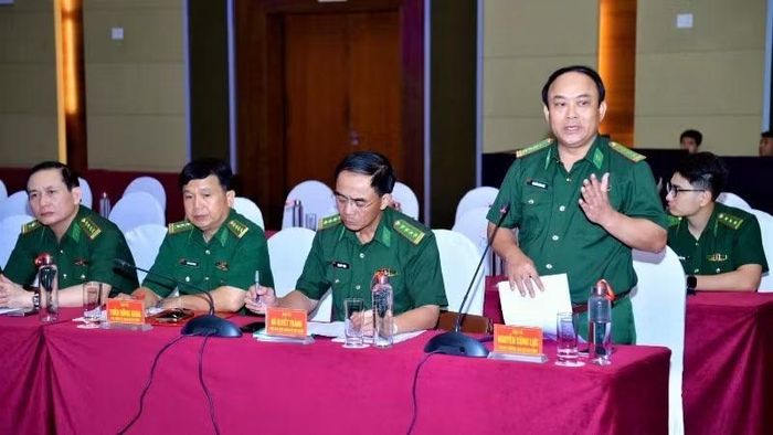 Đại tá Nguyễn Công Lực, Chỉ huy trưởng Ban Chỉ huy Bộ đội Biên phòng tỉnh Nghệ An phát biểu tại buổi làm việc.