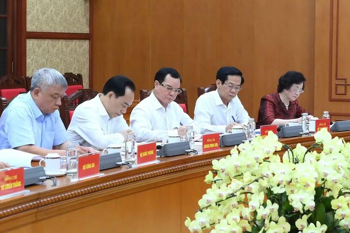 Các đồng chí lãnh đạo và các đại biểu tham dự cuộc làm việc. (Ảnh: ĐĂNG KHOA)