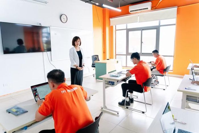 Trong bối cảnh Việt Nam đang thúc đẩy phát triển nguồn nhân lực chất lượng cao theo yêu cầu hội nhập quốc tế, những mô hình hợp tác giữa cơ sở giáo dục và doanh nghiệp nước ngoài không chỉ góp phần nâng cao chất lượng đào tạo nghề mà còn tạo kênh kết nối trực tiếp giữa đào tạo và thị trường lao động.