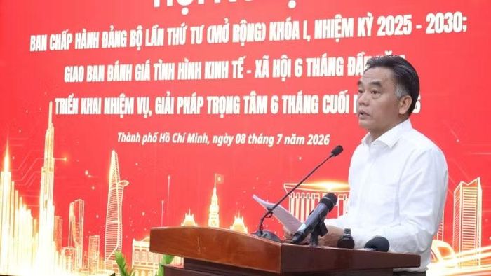 Đồng chí Nguyễn Lộc Hà, Phó Chủ tịch Thường trực Ủy ban nhân dân Thành phố phát biểu kết luận hội nghị.
