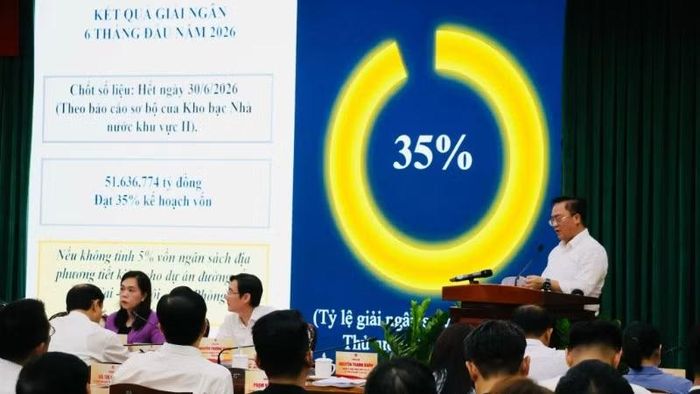 Các đại biểu phát biểu tại hội nghị.
