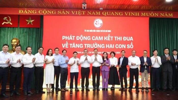 Tại hội nghị, Ủy ban nhân dân Thành phố và các doanh nghiệp, nhà đầu tư chiến lược đã ký kết Bản cam kết hành động với quyết tâm thực hiện thắng lợi mục tiêu tăng trưởng hai con số.