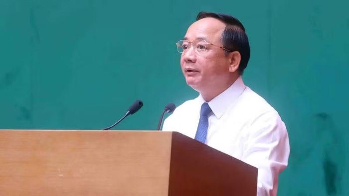 Đồng chí Trịnh Văn Quyết phát biểu đề dẫn hội thảo.