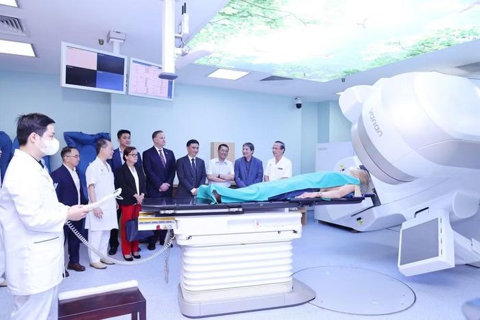 Khai trương Trung tâm Đào tạo Xạ trị-Xạ phẫu của Bệnh viện Trung ương Quân đội 108.