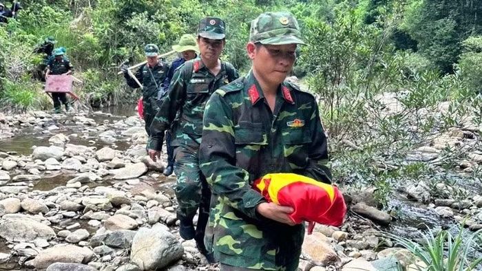 Đưa các anh về với đất mẹ.