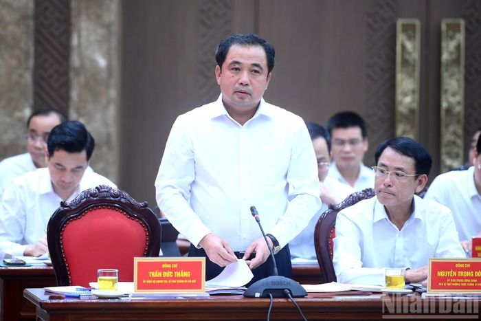 Đồng chí Trần Đức Thắng, Ủy viên Bộ Chính trị, Bí thư Thành ủy, Trưởng đoàn đại biểu Quốc hội thành phố Hà Nội phát biểu tại cuộc làm việc.