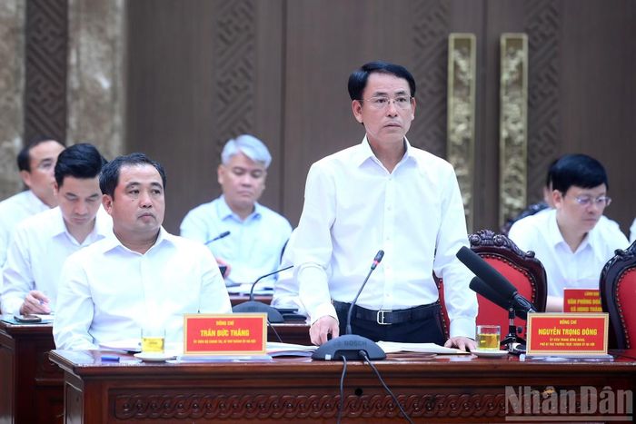 Phó Bí thư Thường trực Thành ủy Hà Nội Nguyễn Trọng Đông phát biểu tại cuộc làm việc.