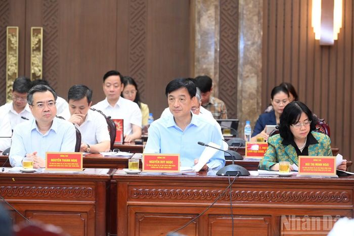 Các đồng chí lãnh đạo Đảng, Nhà nước dự cuộc làm việc.
