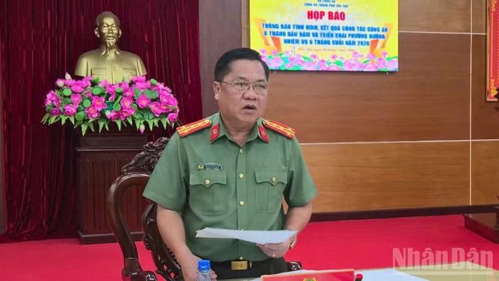 Đại tá Nguyễn Thanh Tràng, Phó Giám đốc Công an thành phố Cần Thơ phát biểu tại hội nghị.