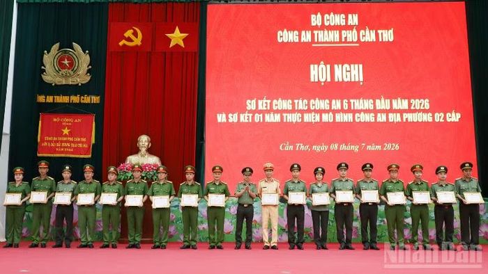 Nhiều tập thể và cá nhân được các cấp, các ngành khen thưởng.