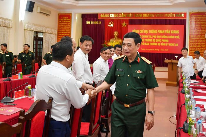 Đại tướng Phan Văn Giang tại buổi làm việc.