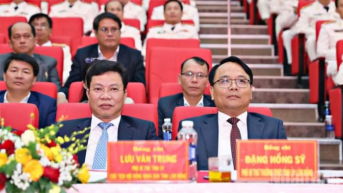 Phó Bí thư thường trực Tỉnh ủy Lâm Đồng Đặng Hồng Sỹ và Phó Bí thư Tỉnh ủy, Chủ tịch Hội đồng nhân dân tỉnh Lưu Văn Trung dự lễ kỷ niệm.