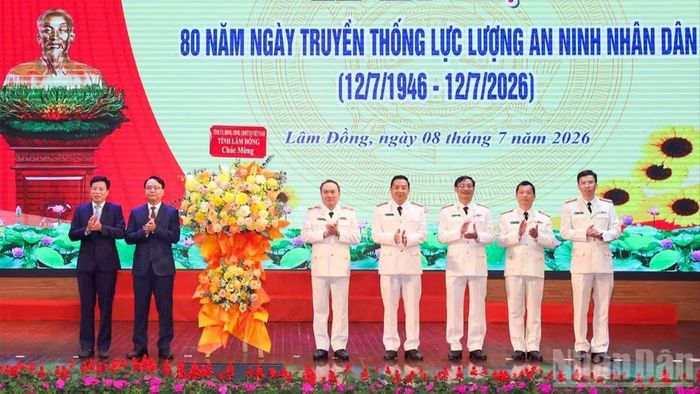 Lãnh đạo tỉnh Lâm Đồng chúc mừng Công an tỉnh nhân kỷ niệm 80 năm Ngày truyền thống lực lượng An ninh nhân dân.