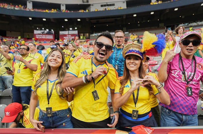 Người hâm mộ Colombia tới cổ vũ cho đội nhà. Ảnh: AP