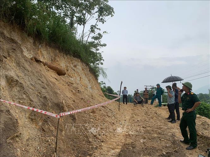 Phong tỏa khu vực phát hiện quả bom.