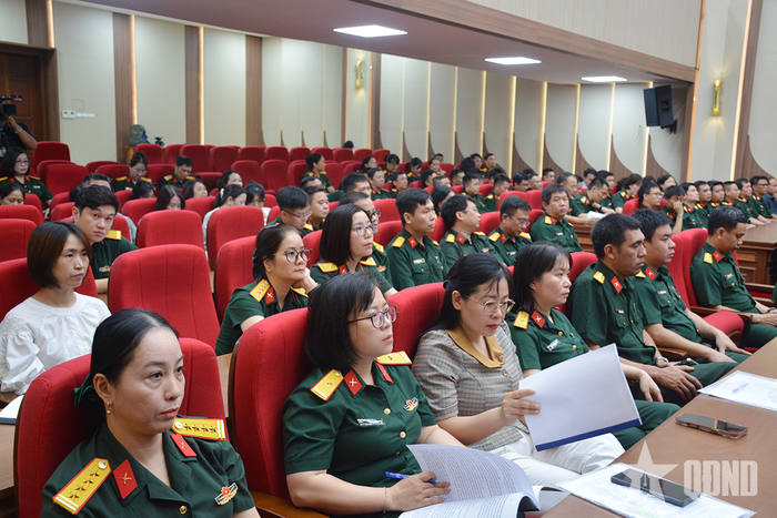 Các đại biểu dự hội nghị. 