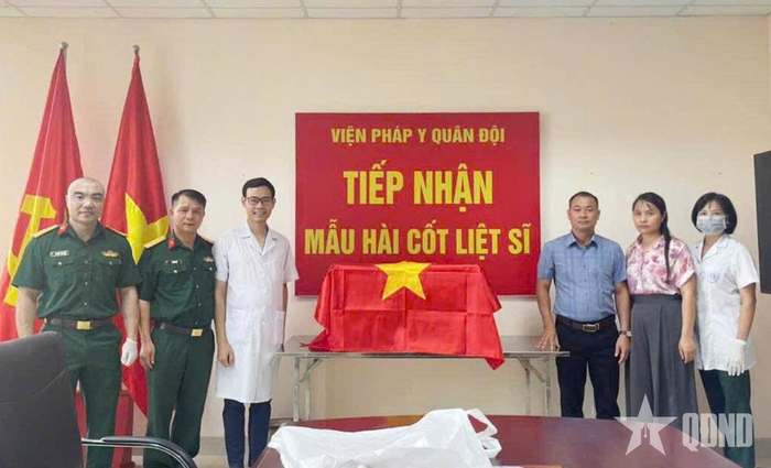 Viện pháp y Quân đội, Bộ Quốc phòng tiếp nhận mẫu hài cốt liệt sĩ do tỉnh Điện Biên bàn giao.