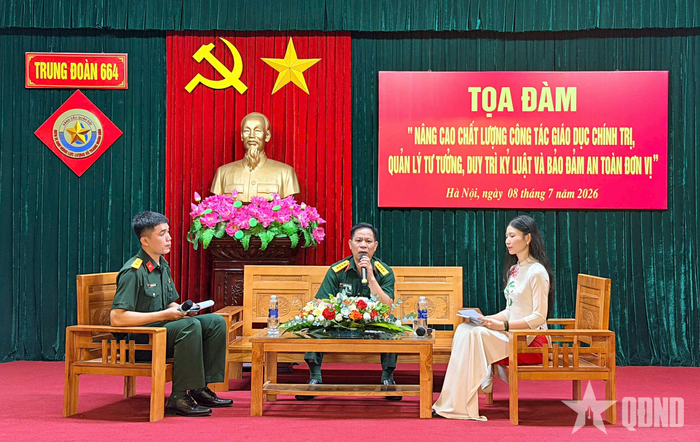 Đại tá Nguyễn Quốc Trà, Bí thư Đảng ủy, Chính ủy Trung đoàn 664 chia sẻ kinh nghiệm giáo dục chính trị, quản lý tư tưởng.