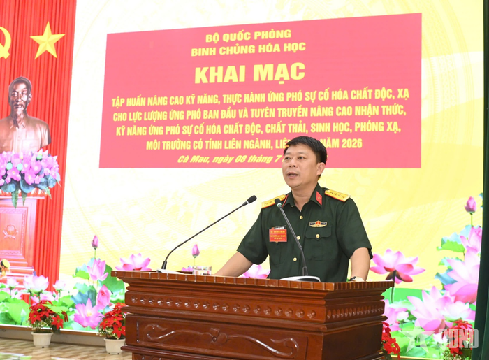 Đại tá Nguyễn Anh Tấn, Phó chủ nhiệm Chính trị Binh chủng Hóa học phát biểu khai mạc.