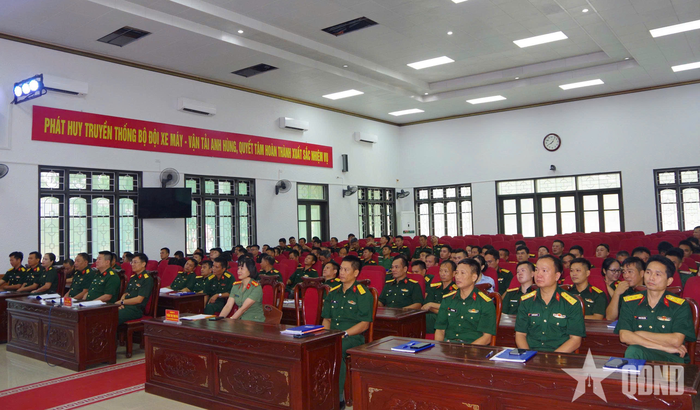  Các đại biểu dự tọa đàm. 