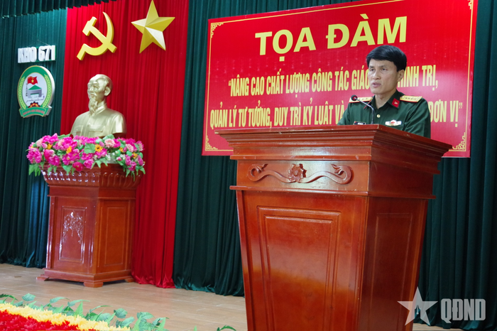 Đại tá Trần Văn Duy, Bí thư Đảng ủy, Chính trị viên Kho 671 phát biểu tại tọa đàm.